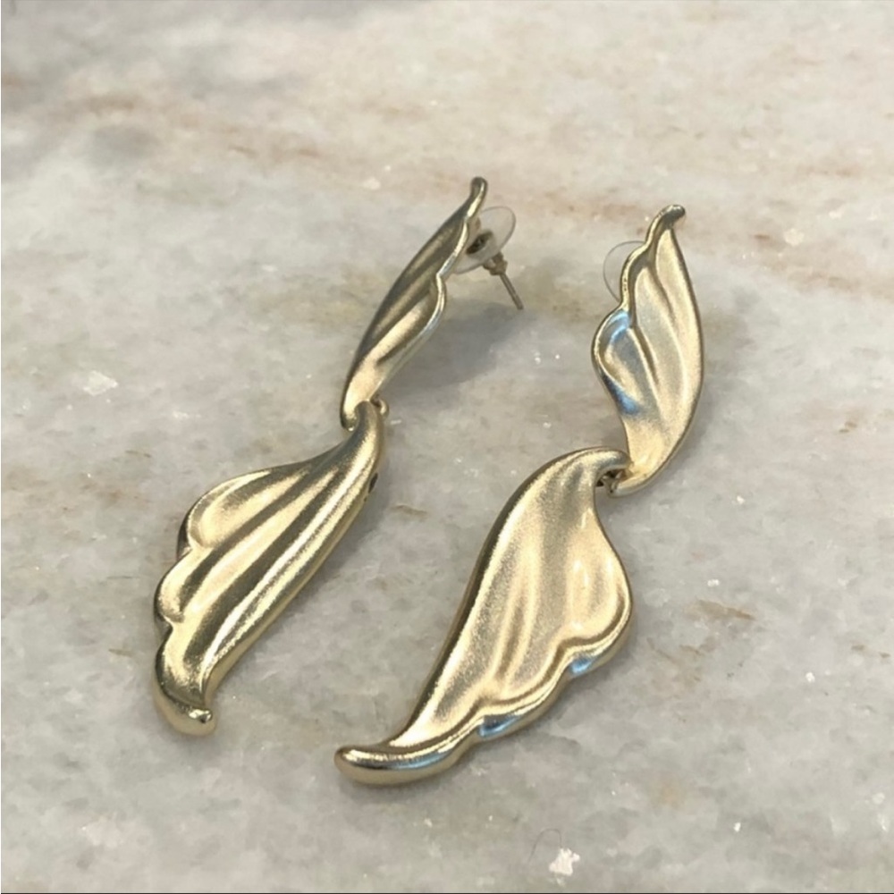 Rare Kendra scott gold Angel wing earrings